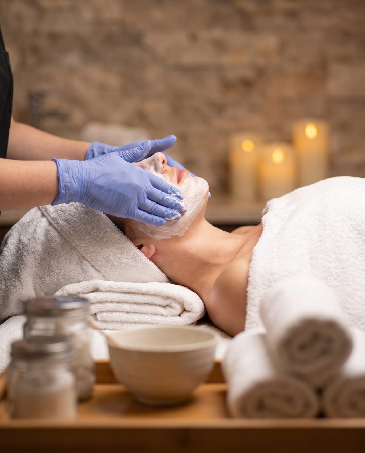 Tratament facial relaxant cu mască, la AURA Beauty Studio Timișoara